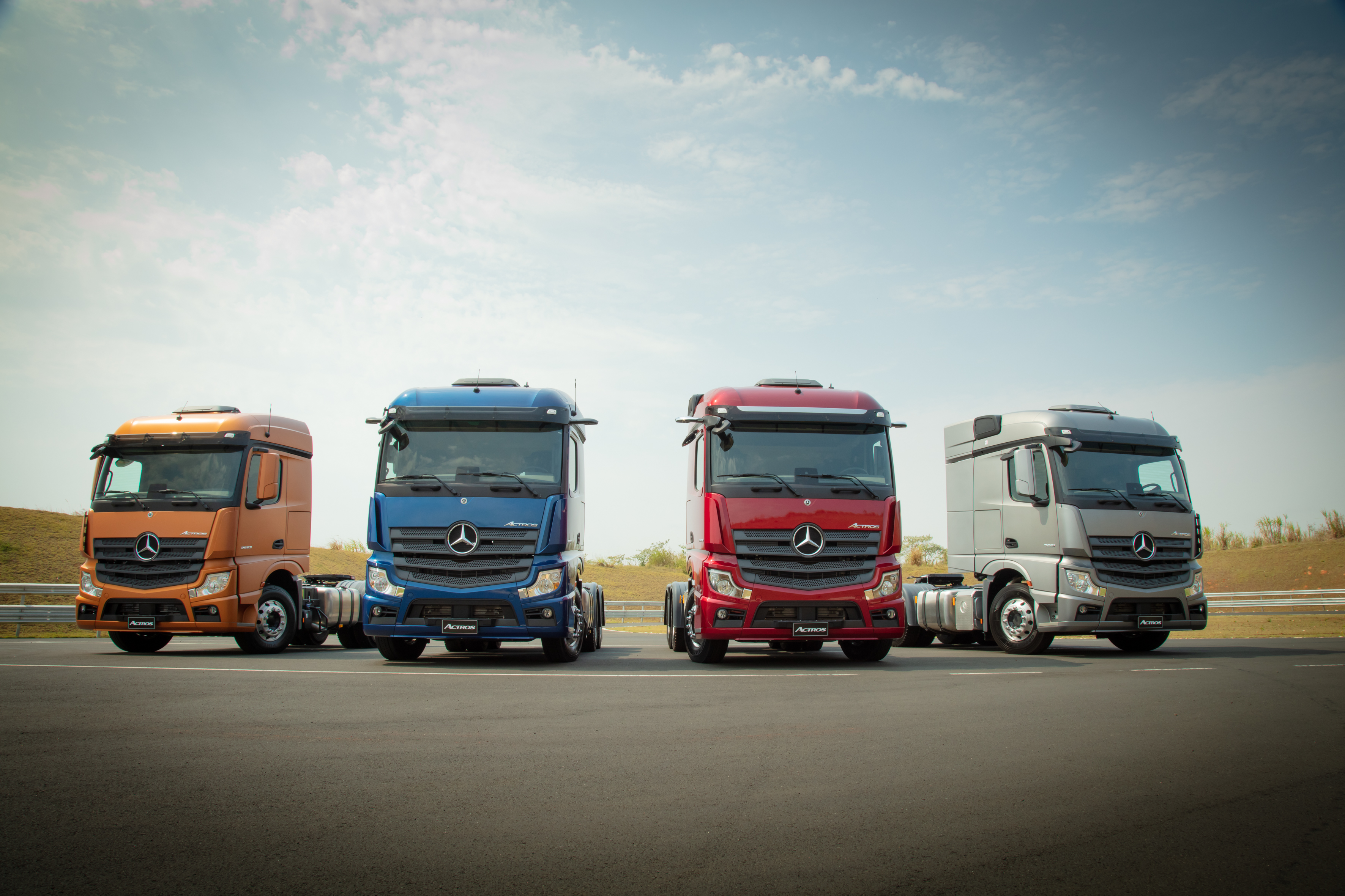 Banco Mercedes-Benz oferece oportunidades de compra de caminhões em Dezembro
