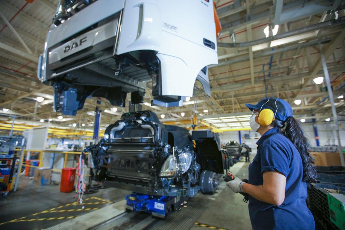 Ano de 2023 terminou com baixa na produção de caminhões, mas ANFAVEA prevê retomada em 2024