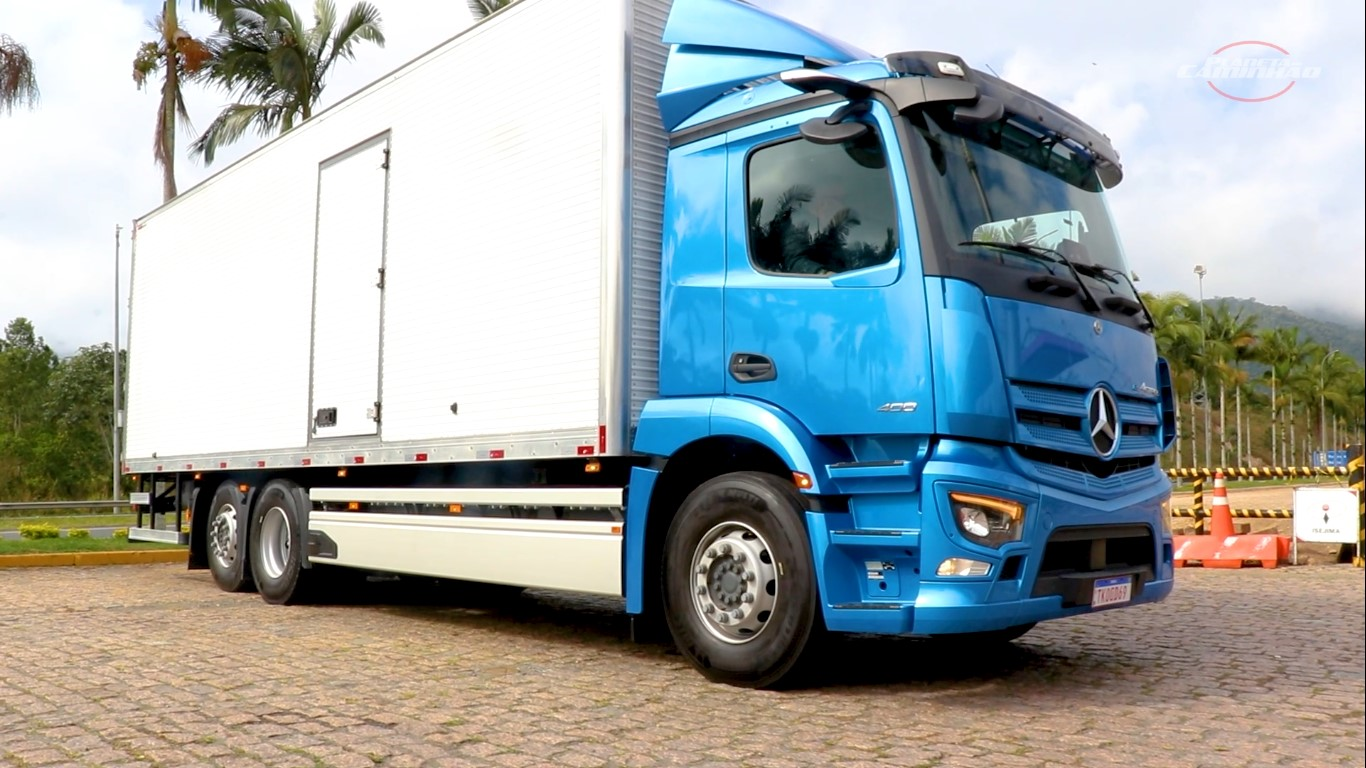 eActros 400 roda em clientes reais e inicia jornada elétrica dos caminhões Mercedes no Brasil