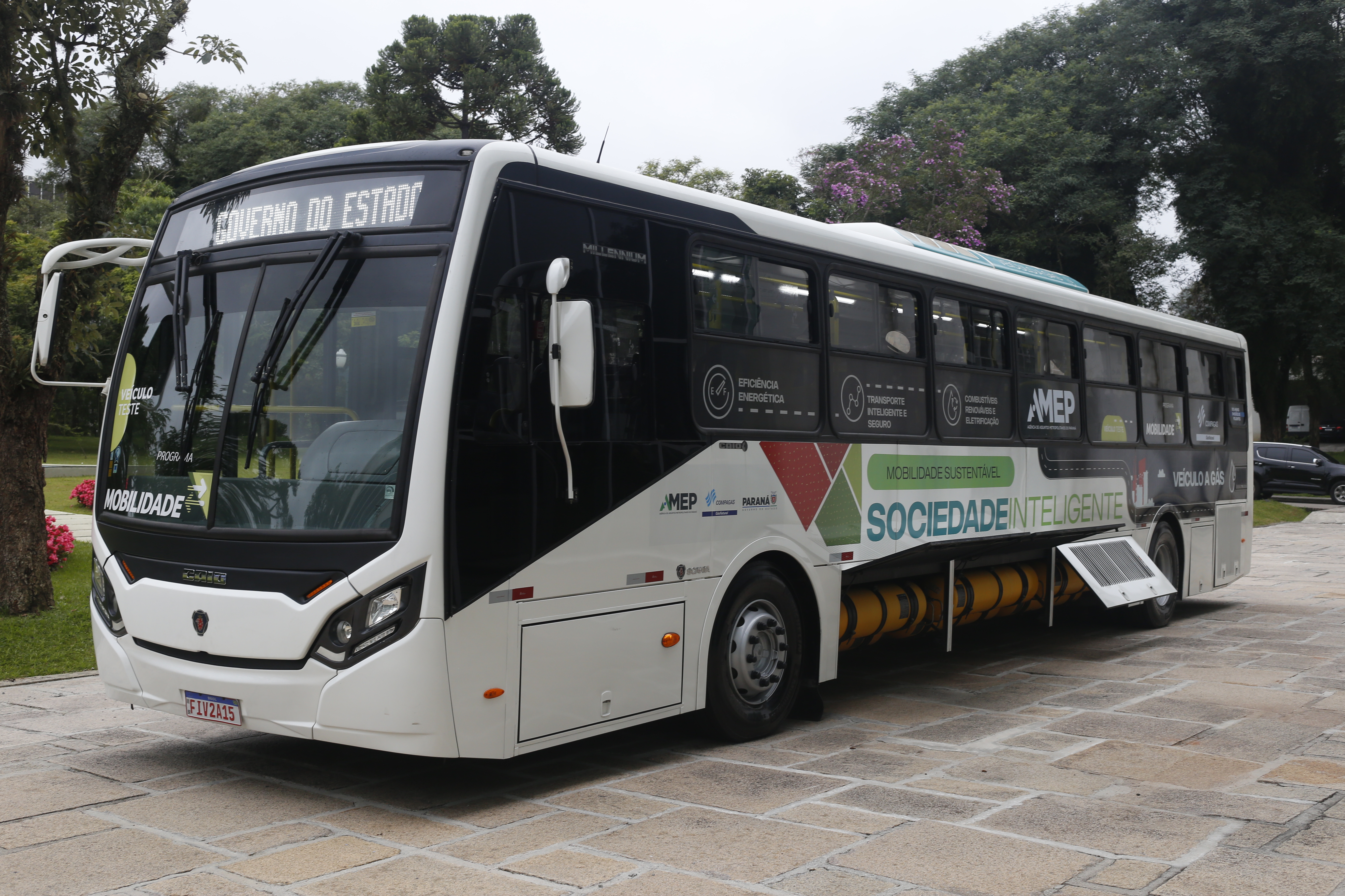 Scania e Compagas iniciam testes com ônibus movido a GNV no transporte metropolitano