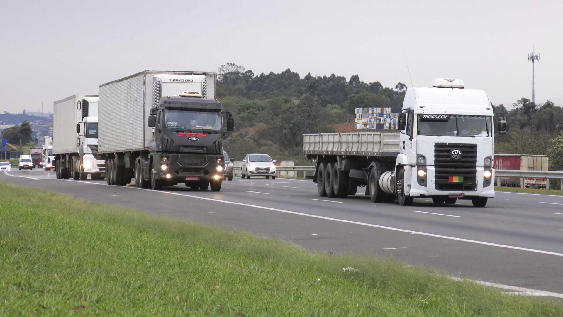 Maioria dos caminhoneiros brasileiros sofrem com calote no pagamento do frete, revela estudo