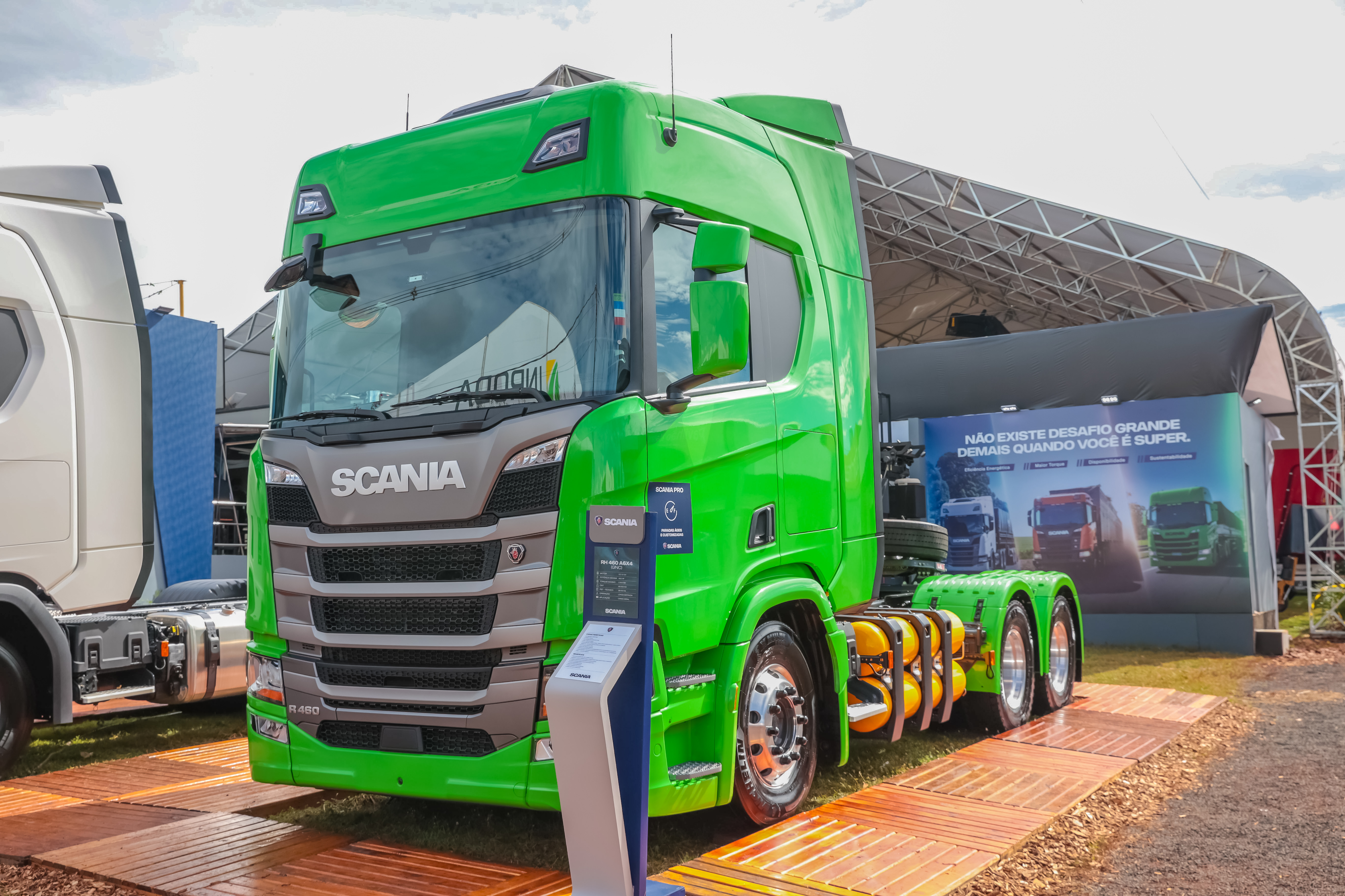 Scania lança na Agrishow seu novo caminhão a gás: RH 460 6x4 
