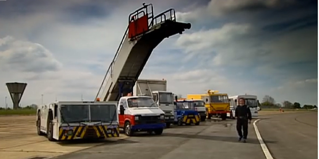 QUE TAL UMA CORRIDA DE  CAMINHÕES AEROPORTUÁRIOS?