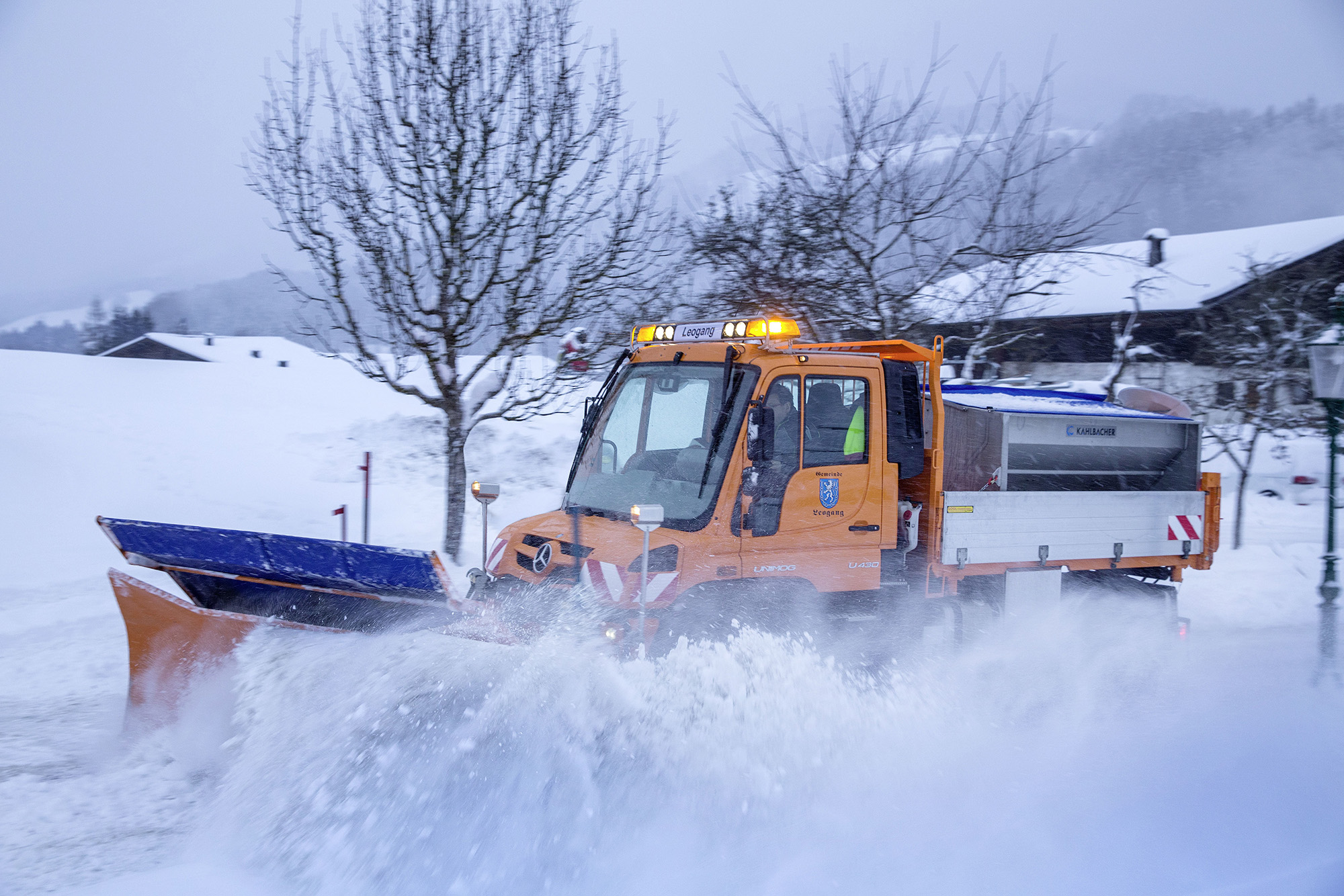 Unimog e a limpeza de estradas cobertas de neve na Europa