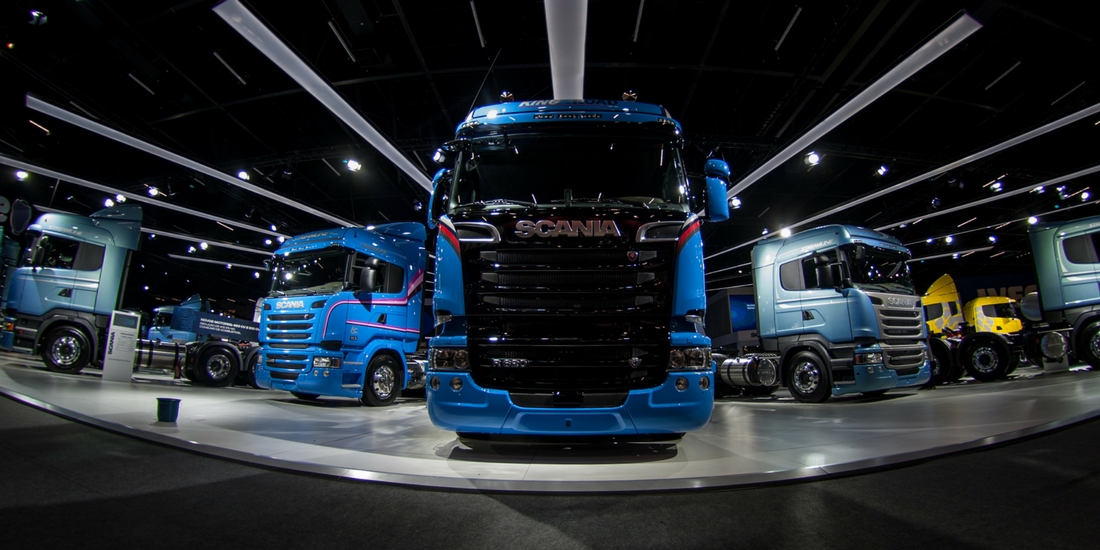 Fenatran: Série especial da Scania traz caminhão V8