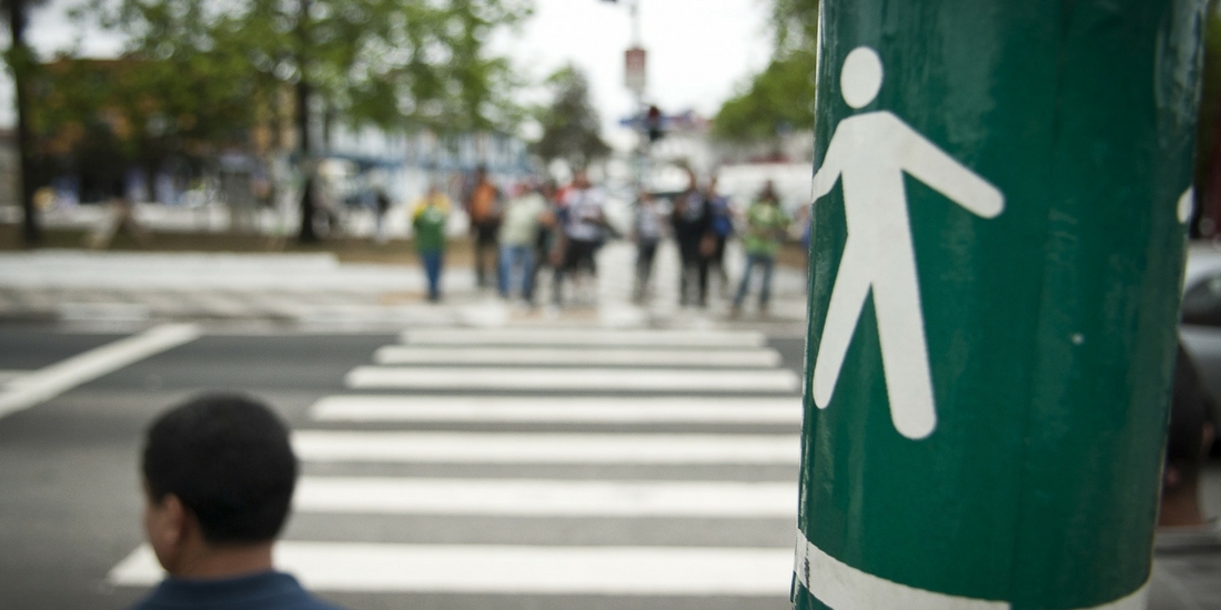 Pedestres e ciclistas poderão ser punidos por infrações de trânsito a partir do ano que vem