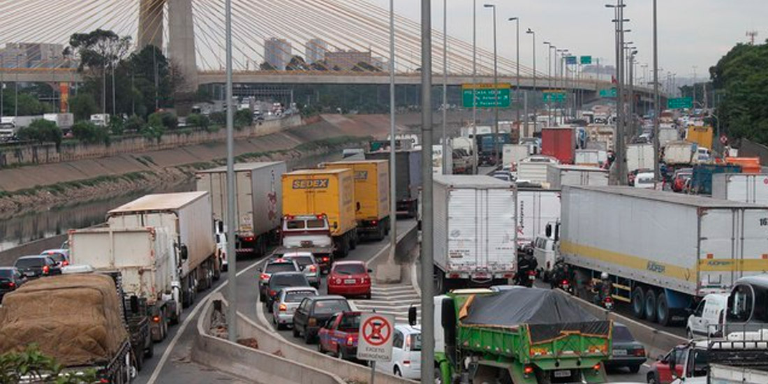 São Paulo quer proibir caminhões a diesel em 2025
