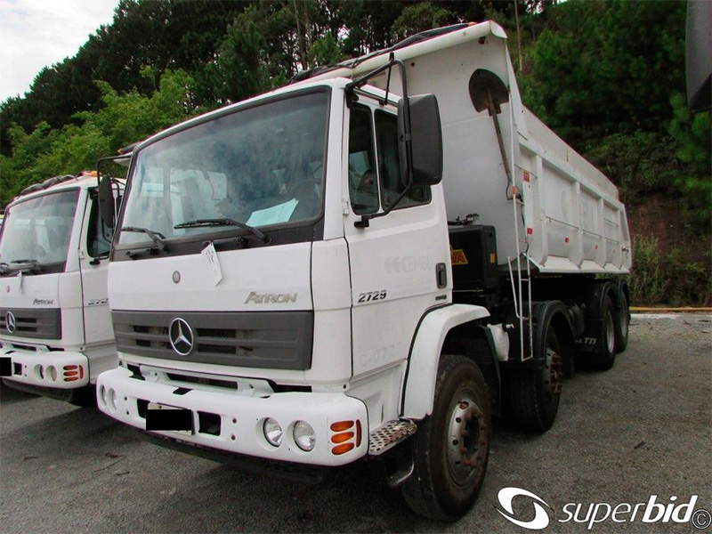 Leilão da Superbid tem Mercedes Atron basculante a partir de R$ 75 mil