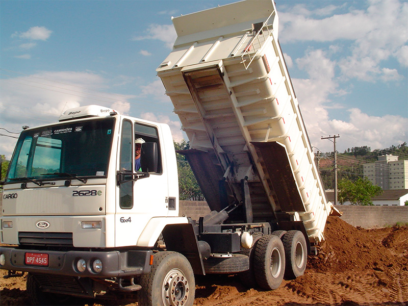 Contran dá mais um ano para regra de caminhões basculantes