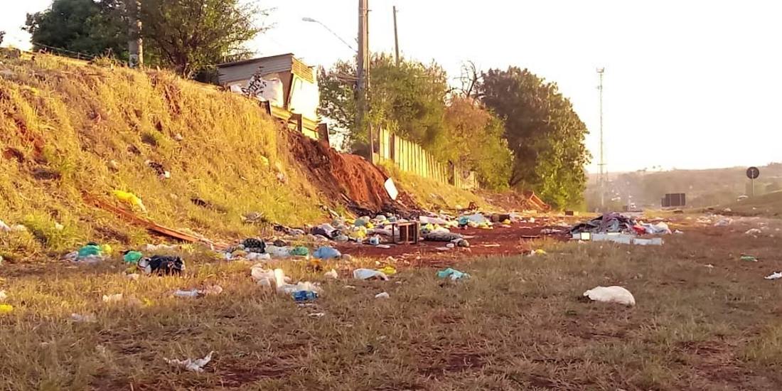 Lixo nas rodovias e os riscos à segurança dos motoristas