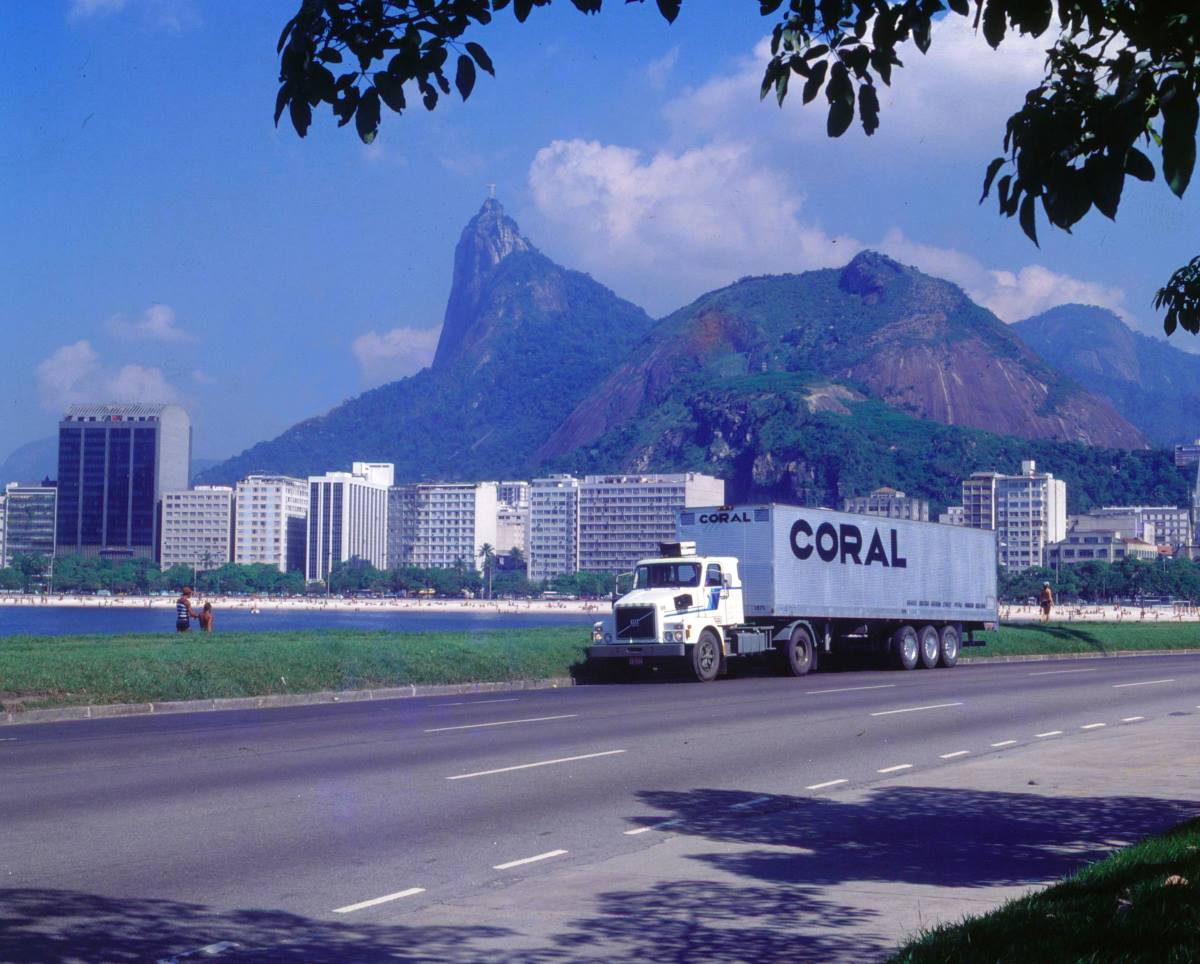 Volvo busca veículos antigos para comemorar 40 anos no Brasil