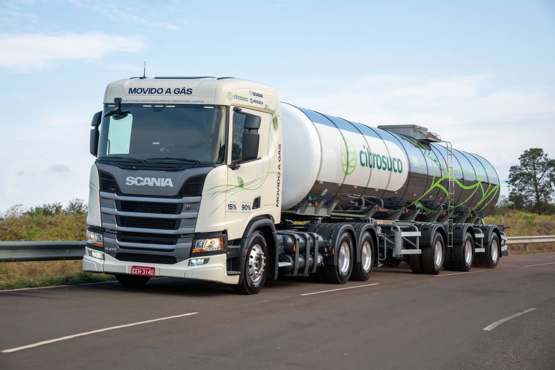 Scania demonstra veículos equipados com motores movidos a GNV