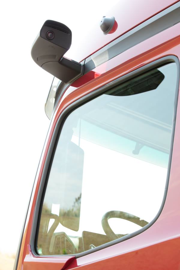 Mercedes-Benz inova e apresenta Mirror Cam no Novo Actros na Fenatran 2019