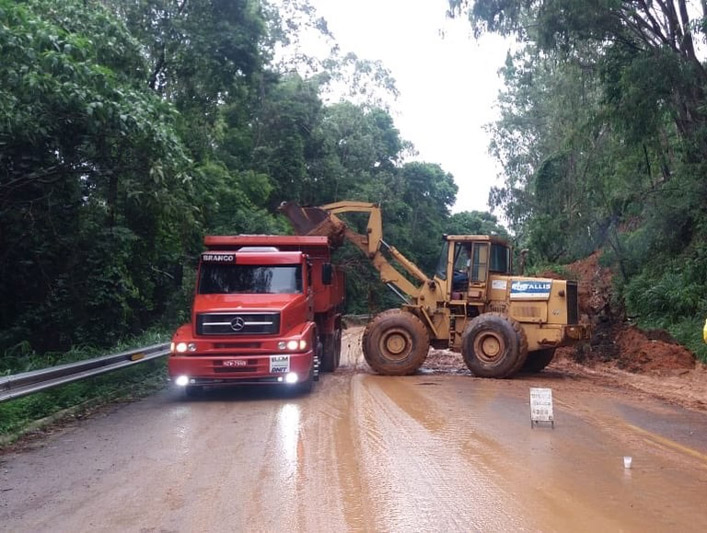 DNIT realiza trabalhos para garantir trânsito nas BRs atingidas pelas chuvas