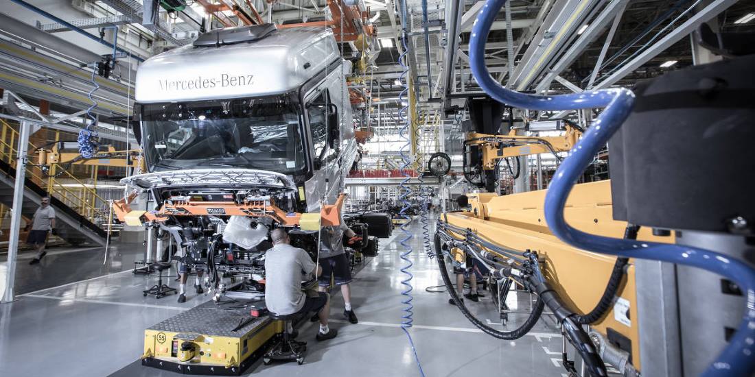 Mercedes-Benz celebra liderança do mercado e anuncia novidades