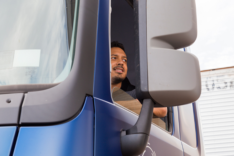 Pesquisa de rede social aponta que profissão de motorista está em alta