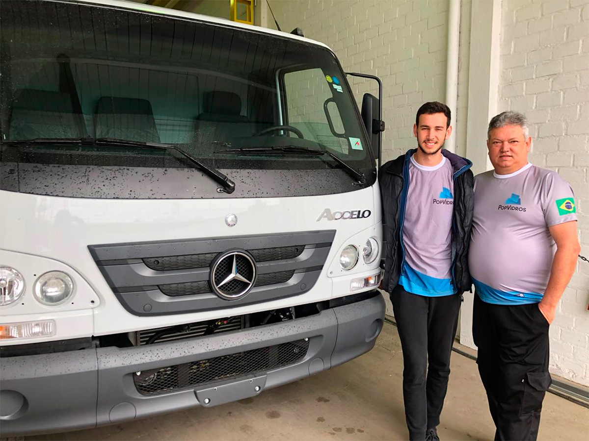 Mercedes vende primeiro caminhão pelo sistema online