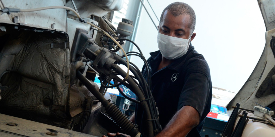 Mercedes-Benz cria centros para atendimento rápido dos caminhões da marca