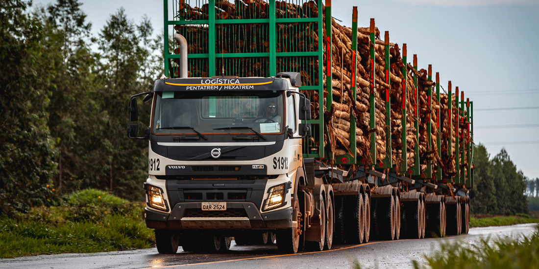 Volvo FMX completa 10 anos de história e puxa até hexatrem com 250 toneladas