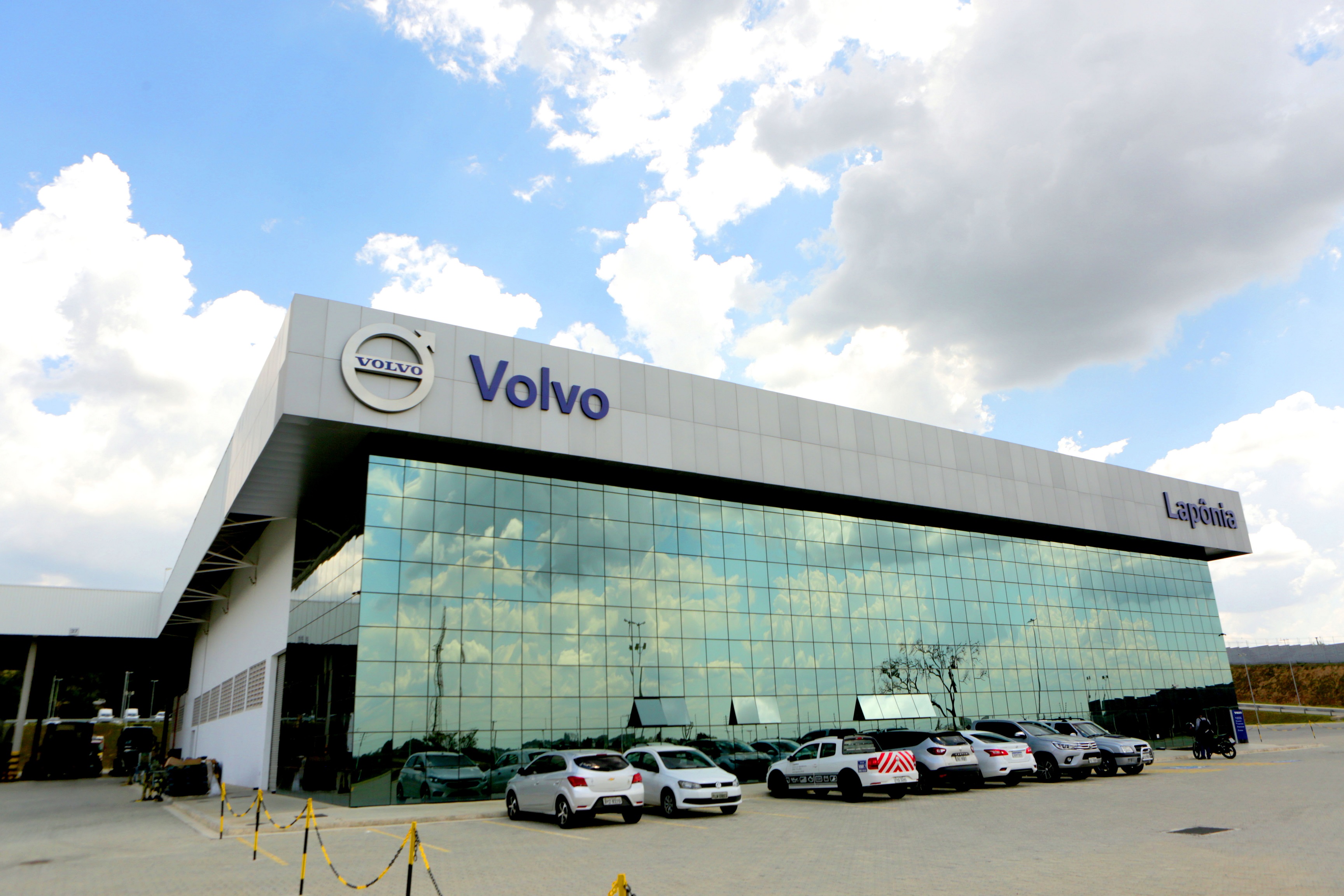 Volvo contrata 400 funcionários e celebra resultados positivos