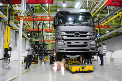 Segmento dos caminhões continua bem, mas falta de semicondutores pode complicar indústria, segundo ANFAVEA