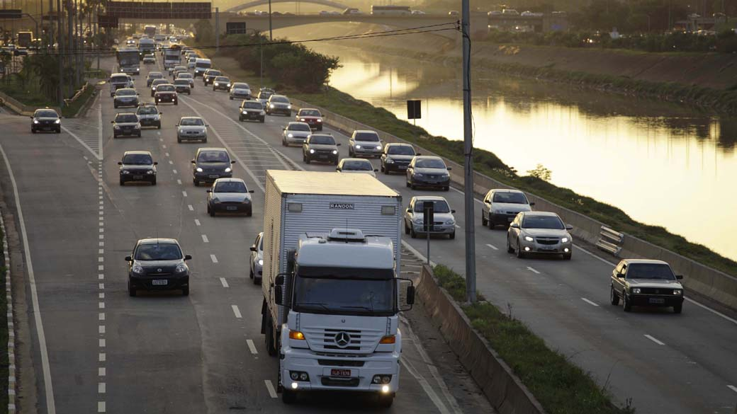 Atenção caminhoneiros que rodam pela cidade de São Paulo: Prefeitura vai alterar o rodízio apenas para veículos de passeio