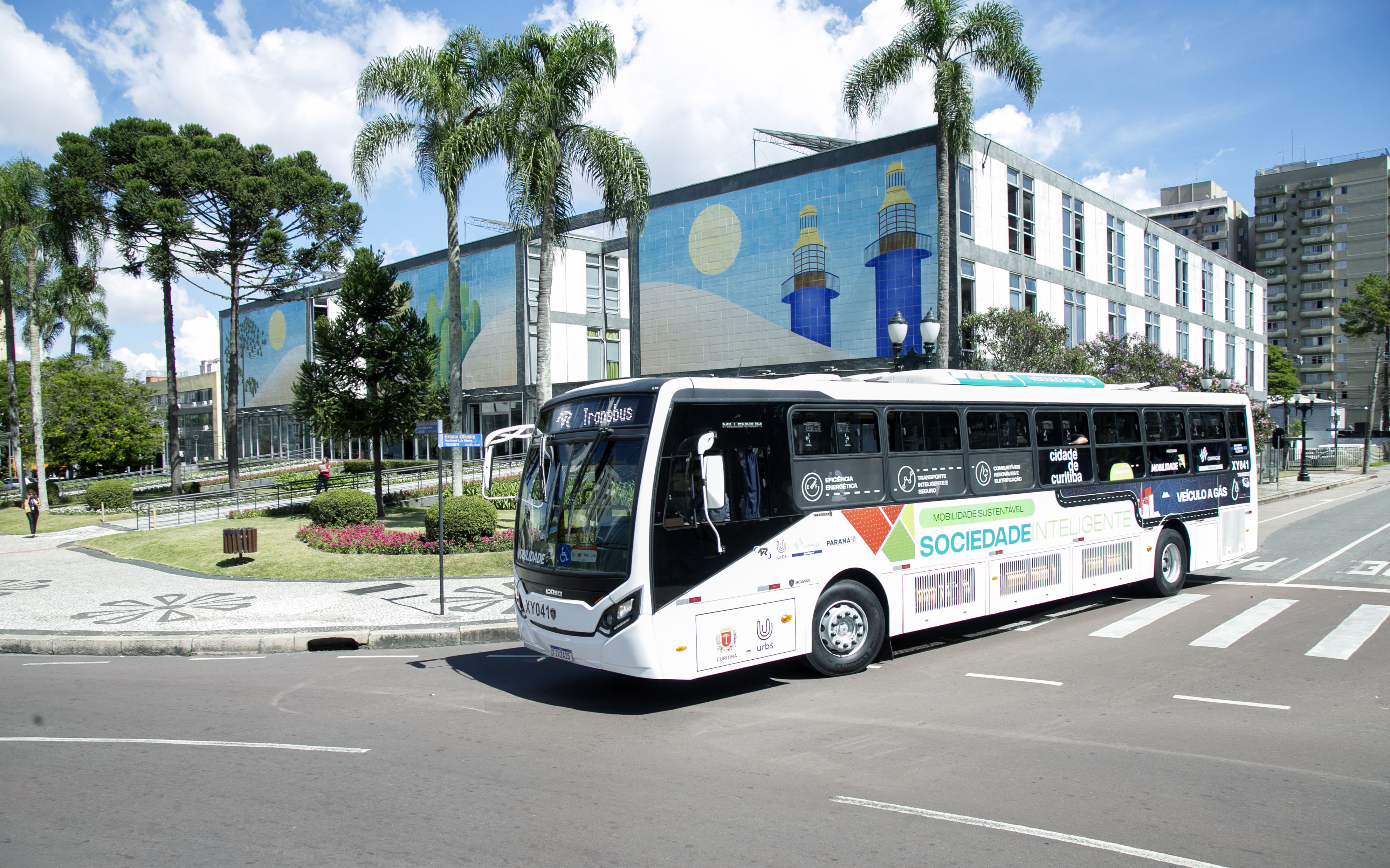 Curitiba inicia testes com ônibus Scania 100% movido a GNV - Planeta  Caminhão - Para Quem Gosta