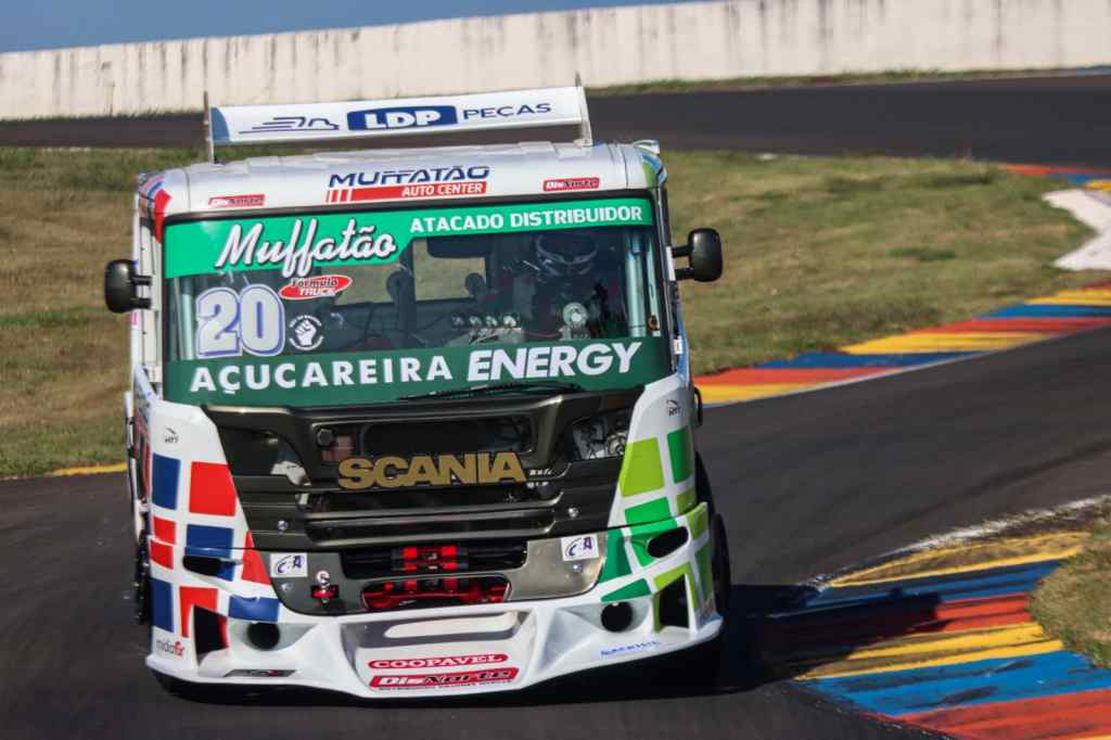 Com pneus reutilizados, Taio Agostini e Rafael Fleck fizeram a pole na  Fórmula Truck - Planeta Caminhão - Para Quem Gosta