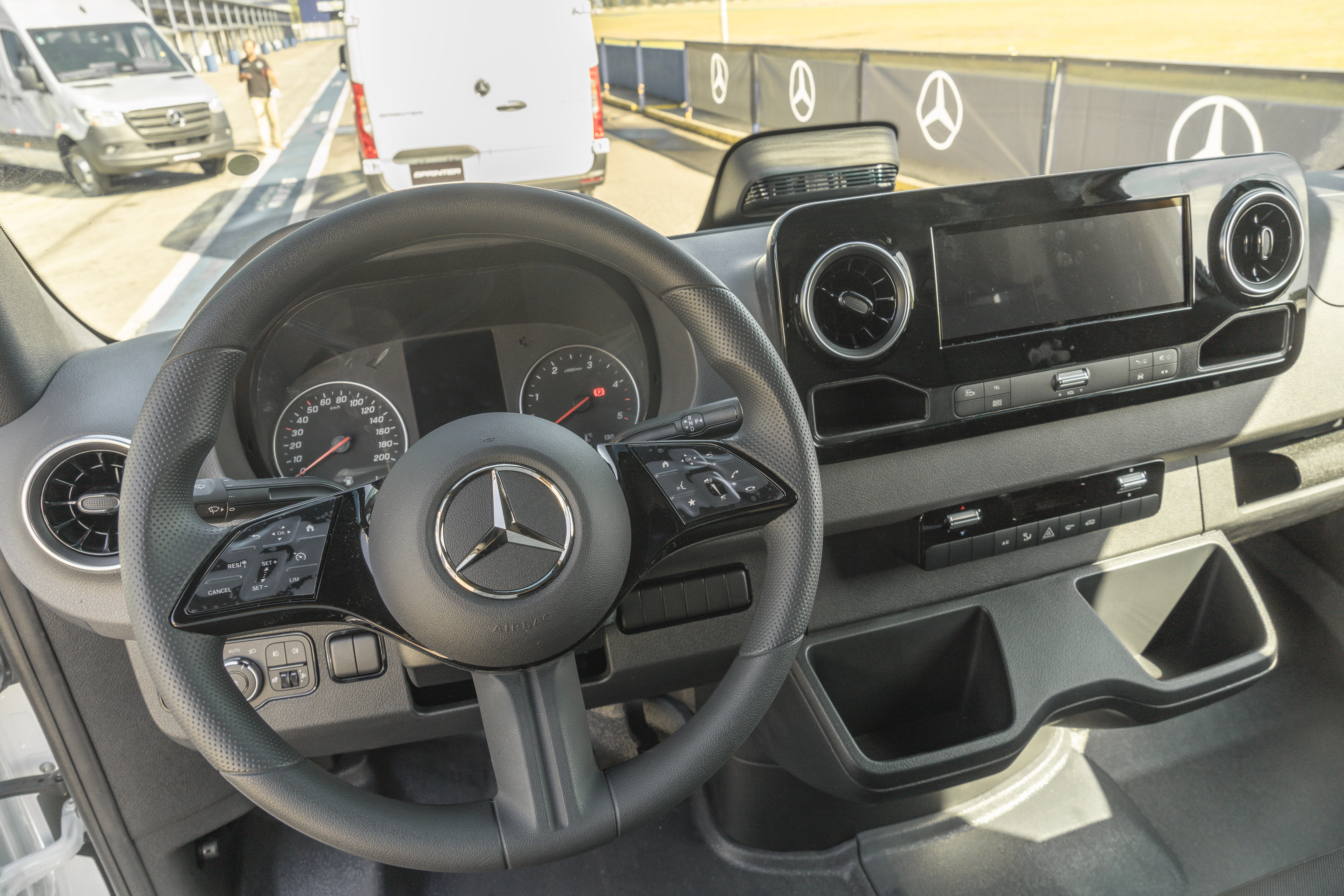 Mercedes-Benz lança Sprinter automática no Brasil e amplia linha de ...