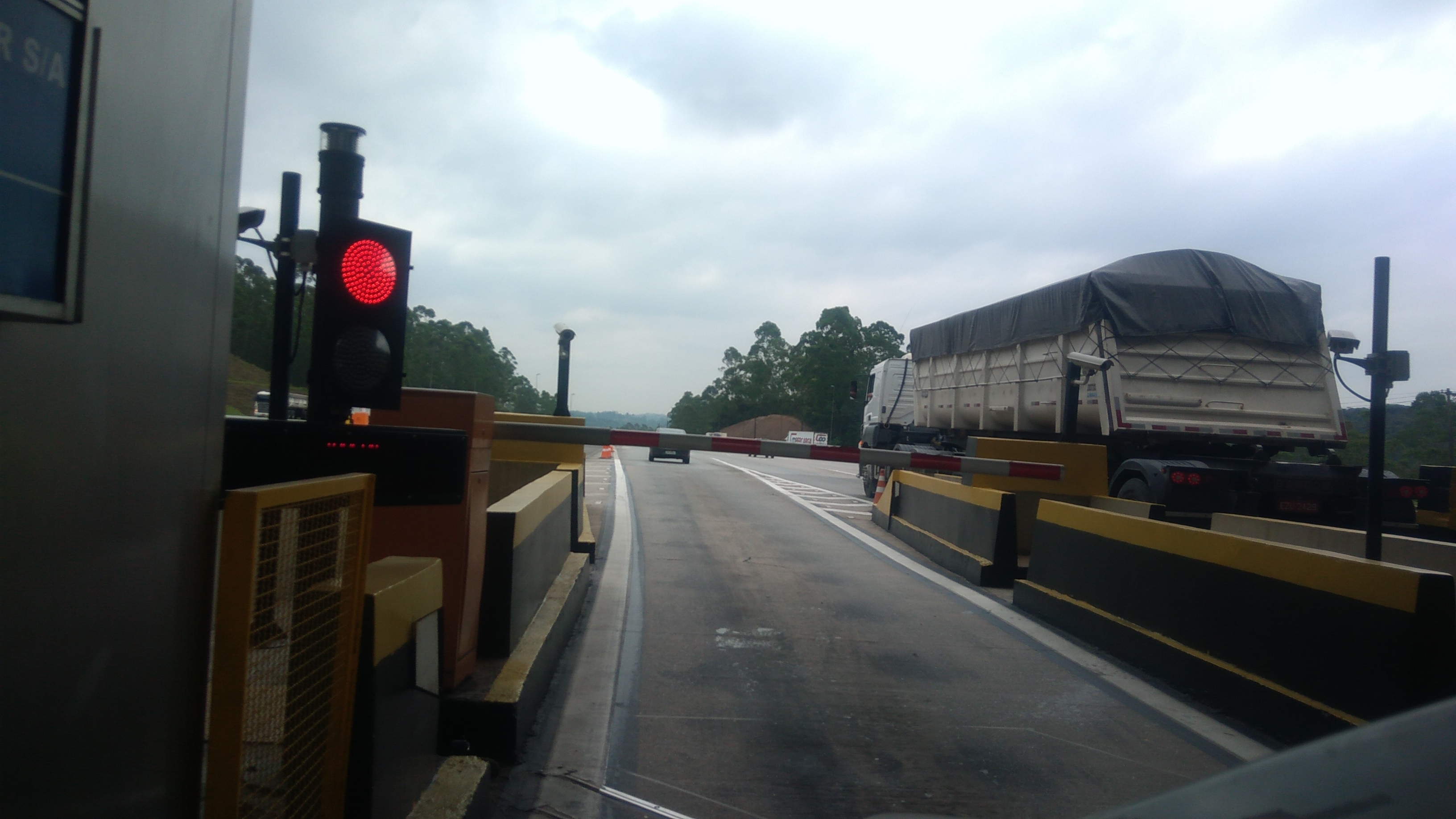 Praças de pedágio da SPMar no Rodoanel iniciam cobrança de eixos suspensos