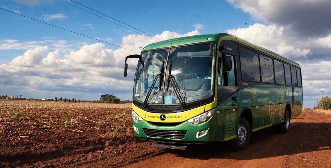 MERCEDES-BENZ OF 1619 É DESENVOLVIDO PARA OPERAÇÕES DE FRETAMENTO EM VIAS FORA DE ESTRADA