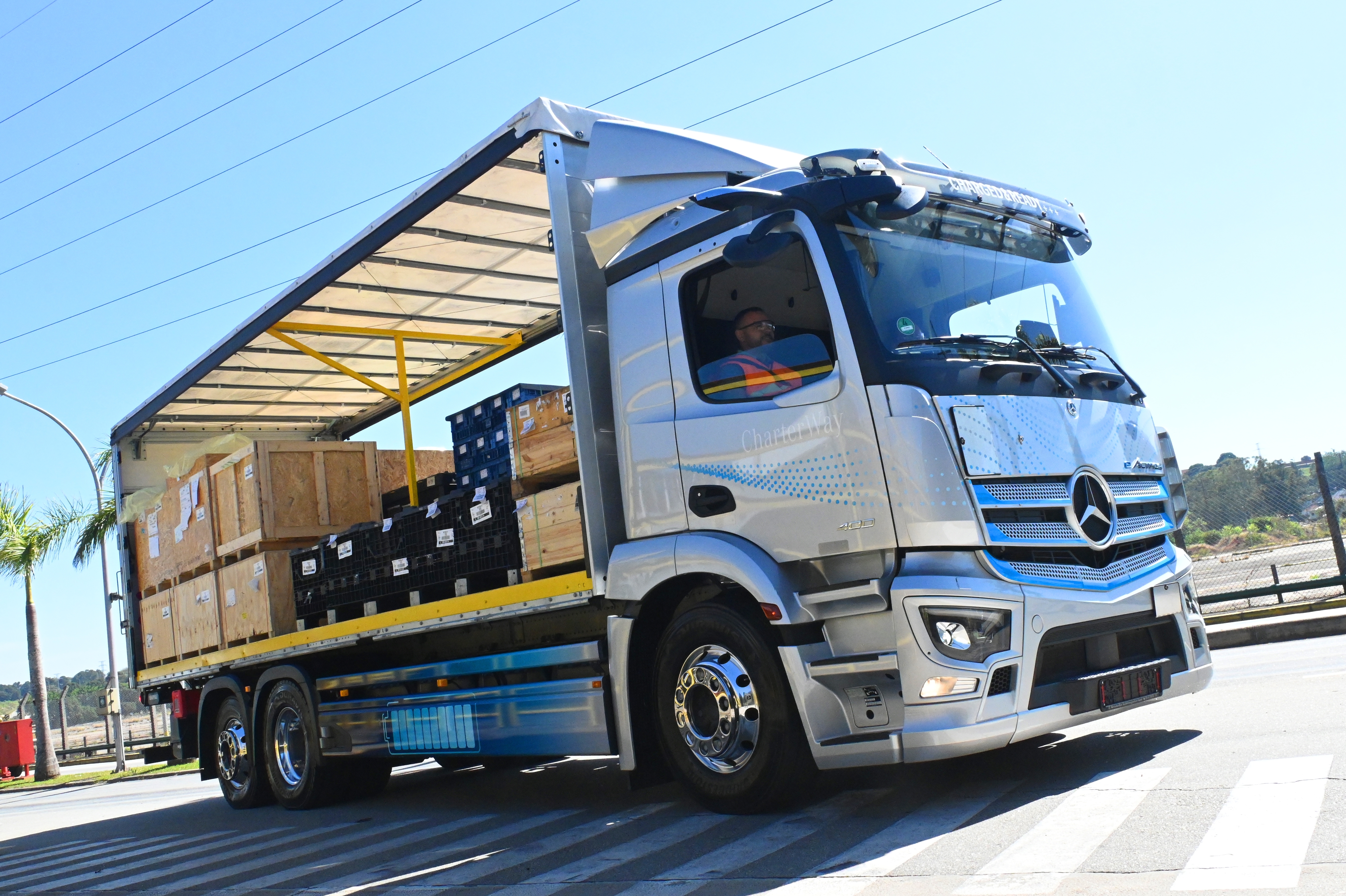 Mercedes-Benz utiliza caminhões elétricos eActros em logística interna na fábrica de São Bernardo do Campo