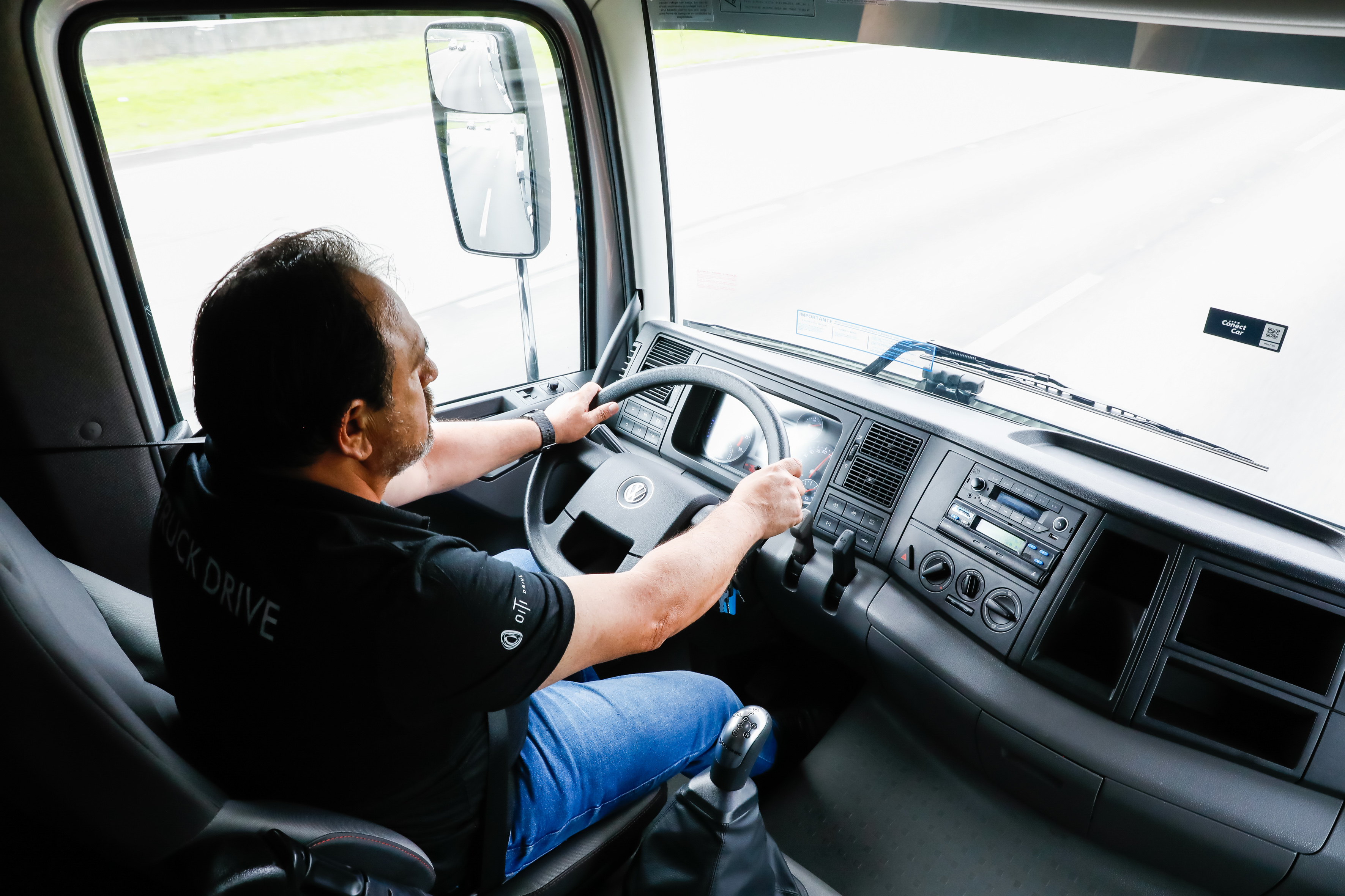 Volkswagen Caminhões e Ônibus oferece curso gratuito de direção defensiva para caminhoneiros