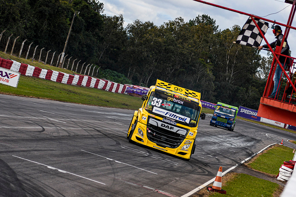 Fórmula Truck encerra festa de Guaporé com vitórias de paranaenses no SpeedMax