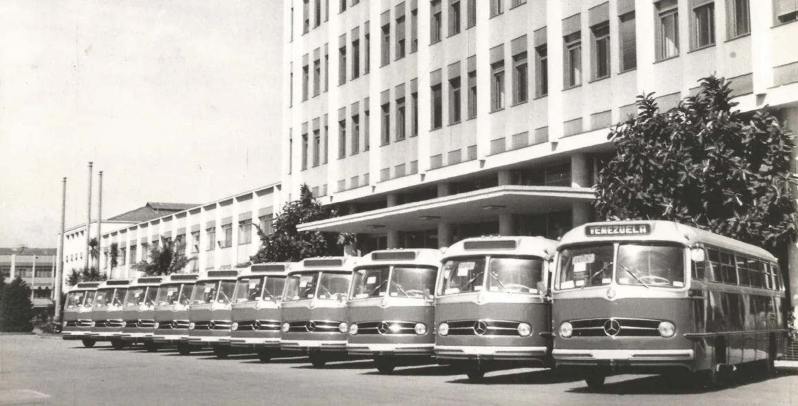 Mercedes-Benz celebra 70 anos de produção no Brasil e consolida legado no transporte de passageiros