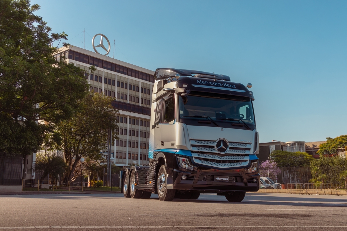 Mercedes‑Benz lança o Actros Evolution Série Especial 15 Anos: edição limitada a 15 unidades no Brasil