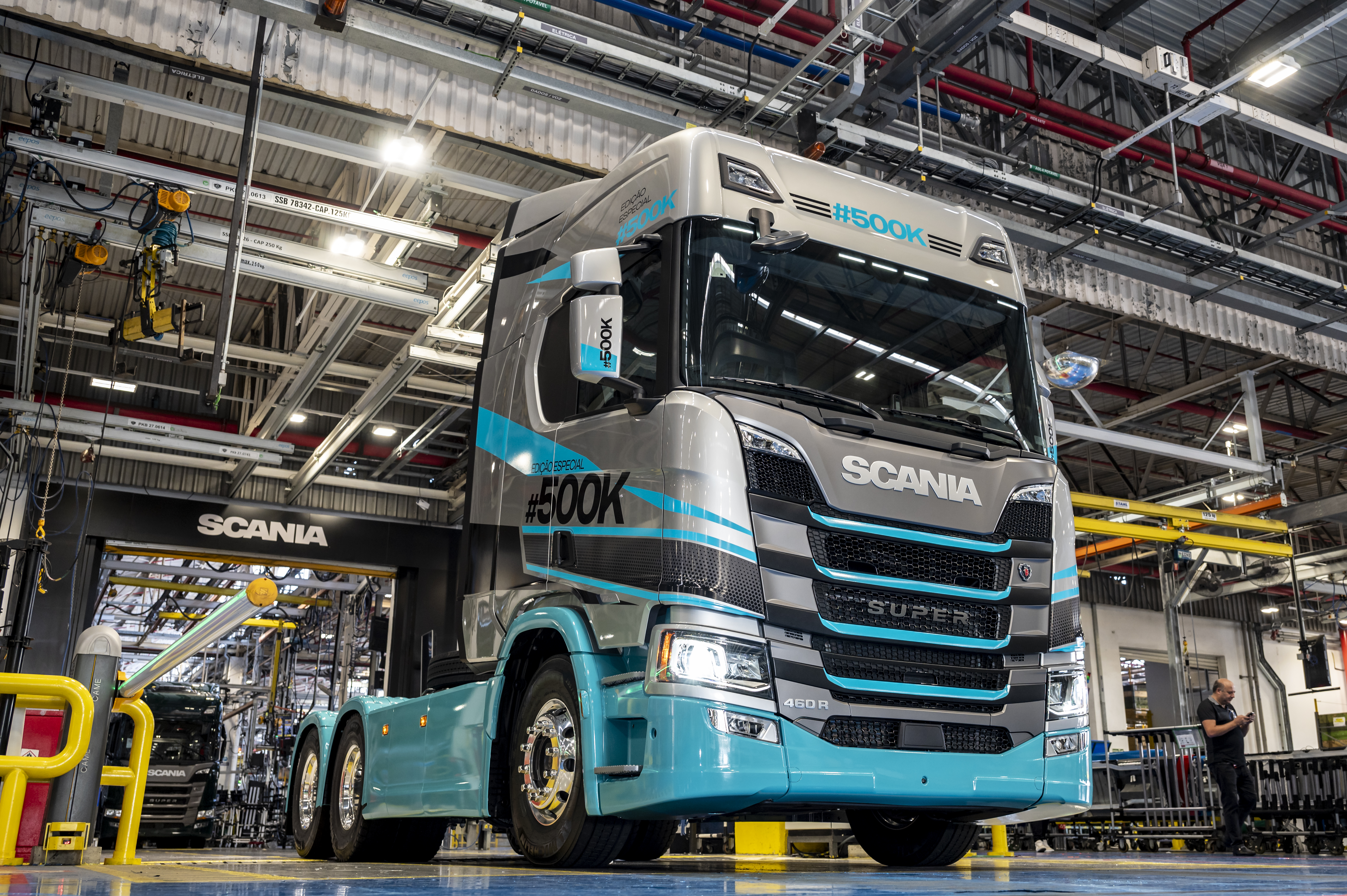 Scania apresenta caminhão especial 500K para celebrar marca alcançada no Brasil