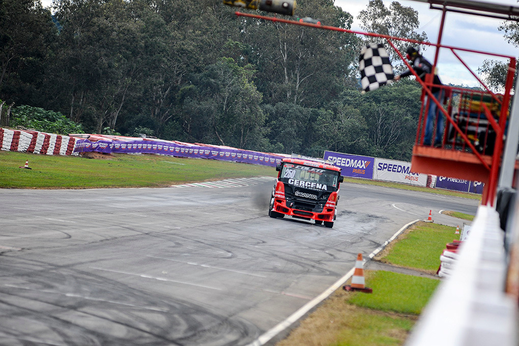 Diego Colett domina em Guaporé, vence a Fórmula Truck e Túlio Bendo assume a liderança