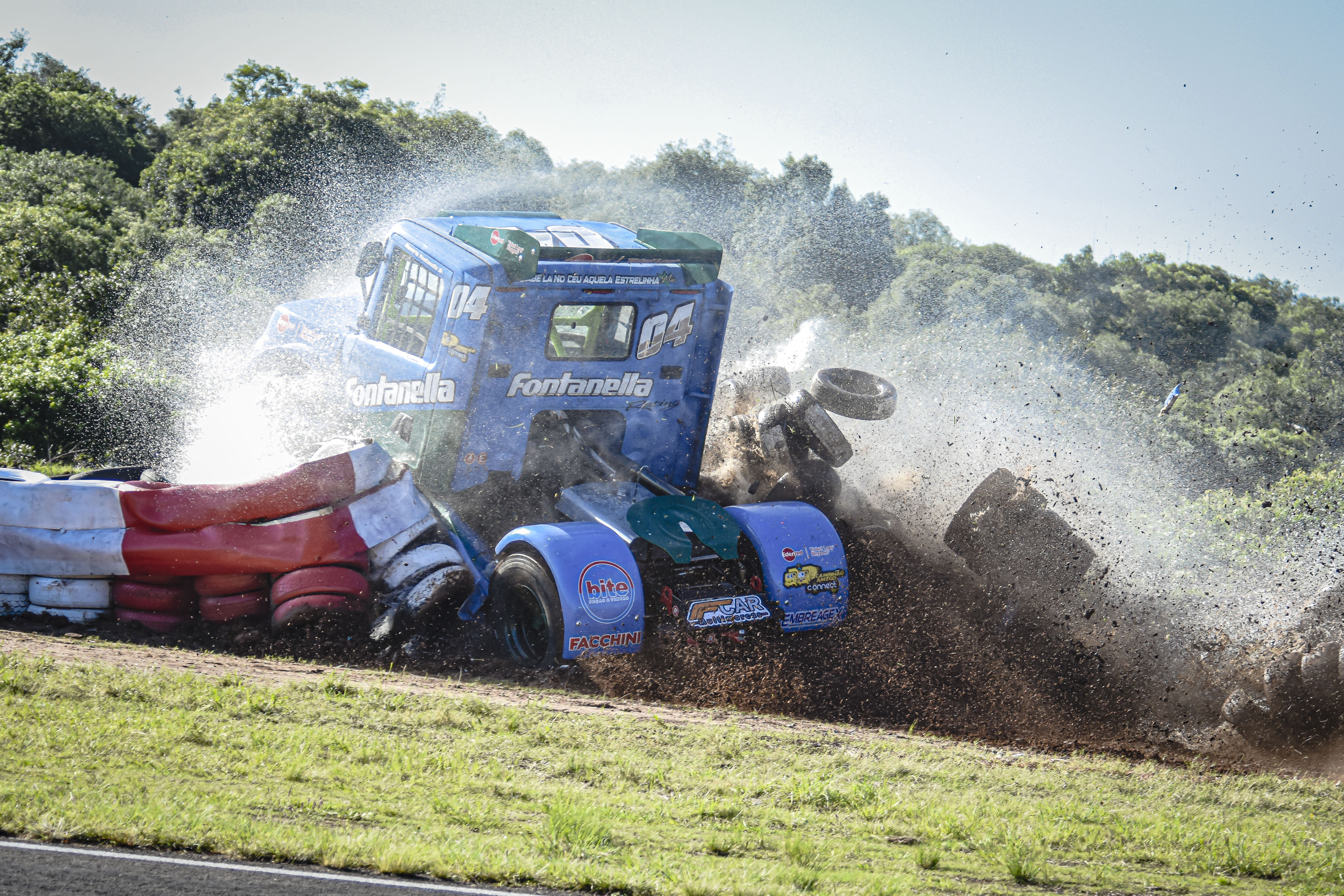 Ramiris Fontanella escapa ileso de acidente impressionante em treino da Fórmula Truck