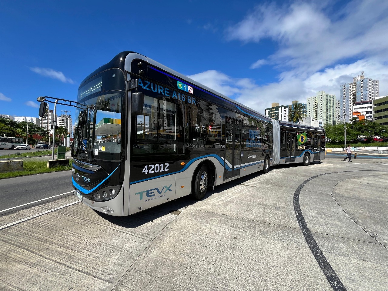 Salvador é uma das pioneiras em operação de ônibus elétrico articulado de 18 metros no Brasil