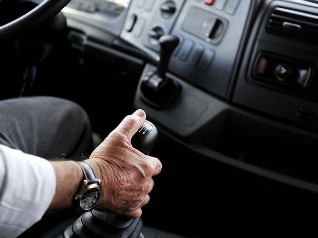 Oficina Pesada: 5 erros que detonam a transmissão manual do caminhão