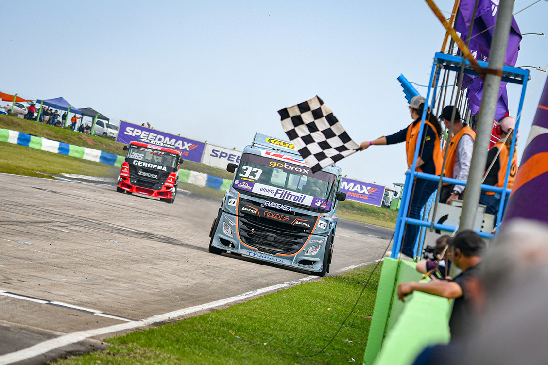 Joãozinho Santa Helena vence na GT Truck e bagunça classificação na reta final