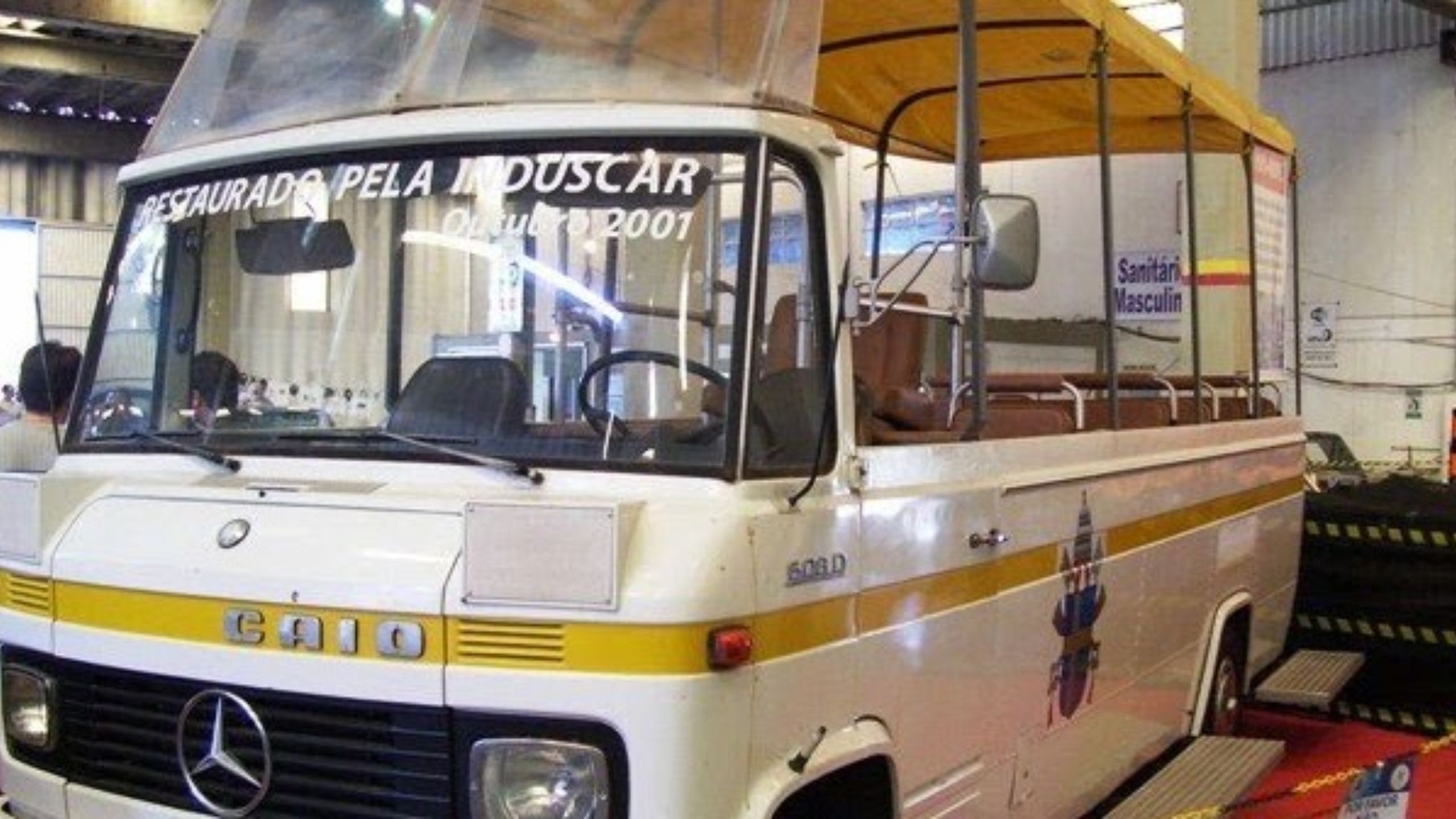 Caio Carolina Mercedes-Benz 608-D: o micro-ônibus brasileiro que virou até Papamóvel