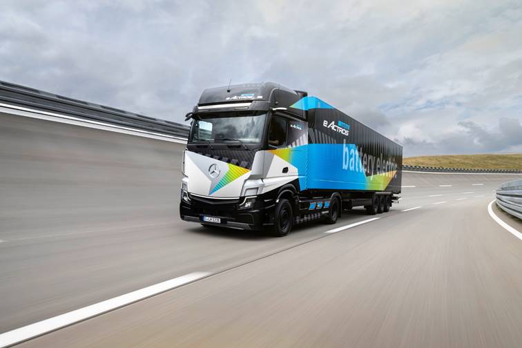 Mercedes-Benz Trucks e Dachser firmam parceria para a encomenda de 50 eActros LongHaul