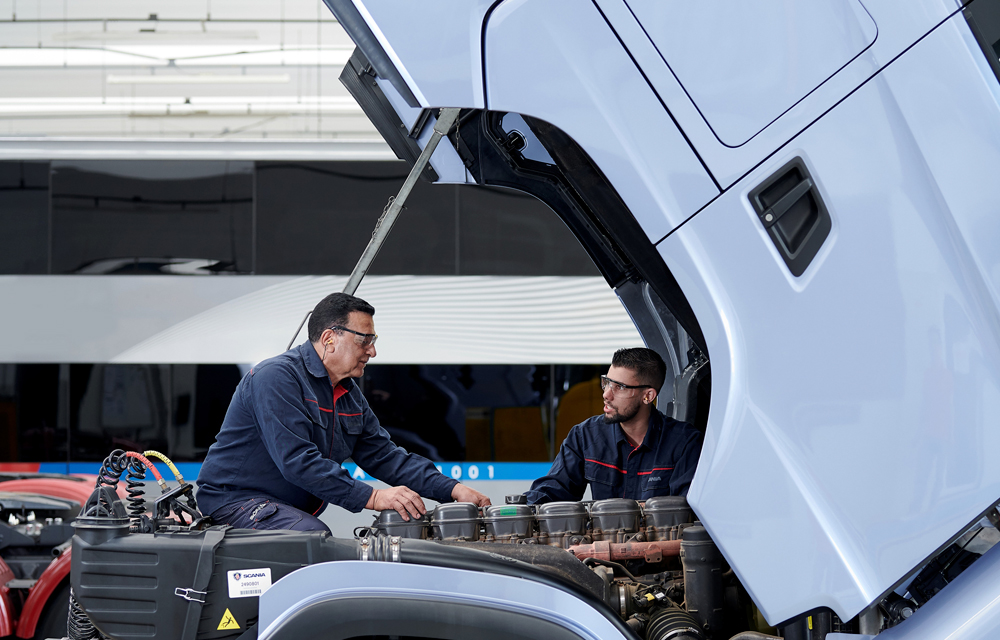 Como funciona a lubrificação no motor de um caminhão e o que acontece se ela falhar?