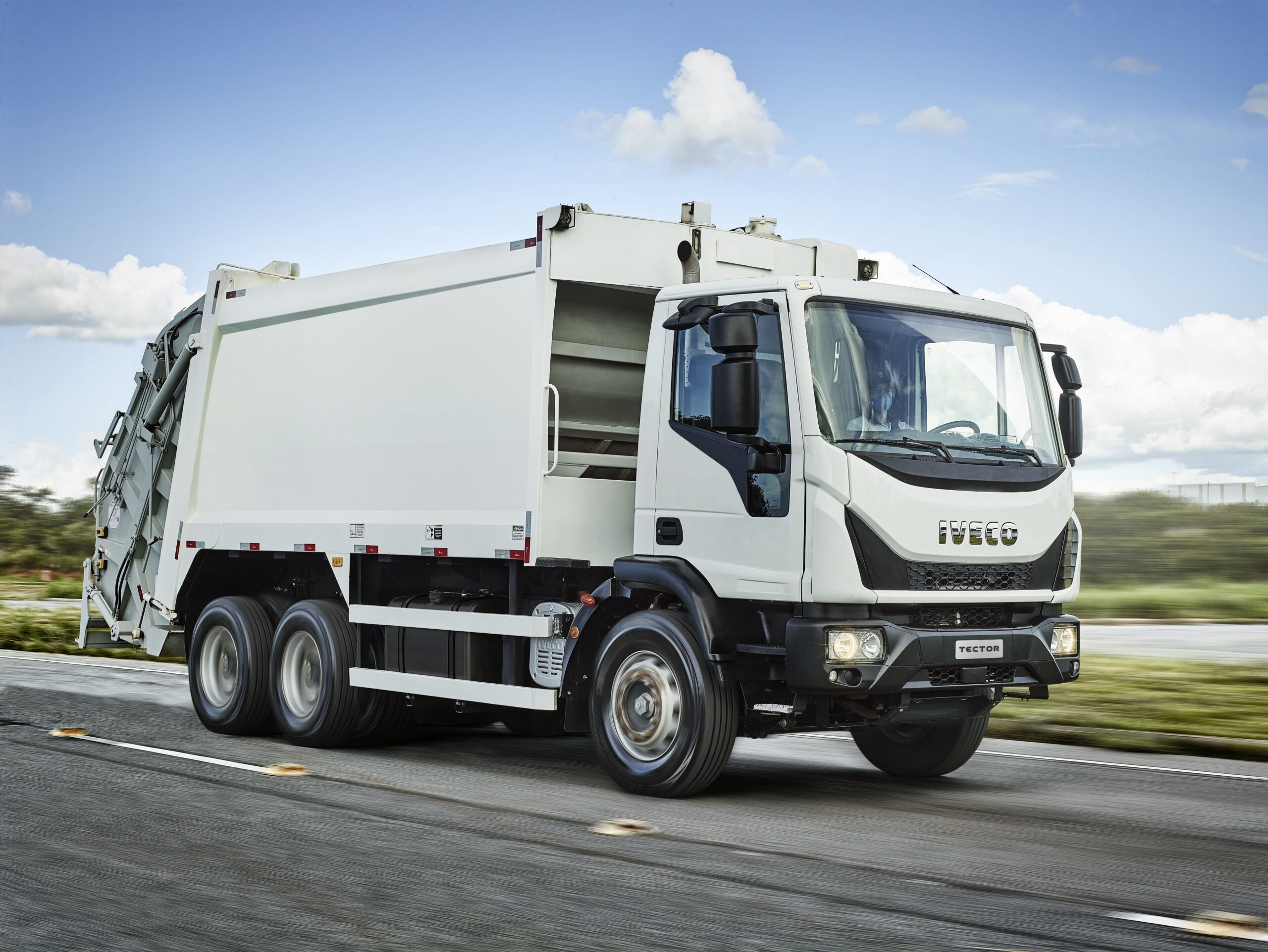 IVECO entra de vez no nicho de coleta de resíduos e lança o Tector Auto-Shift Coletor 