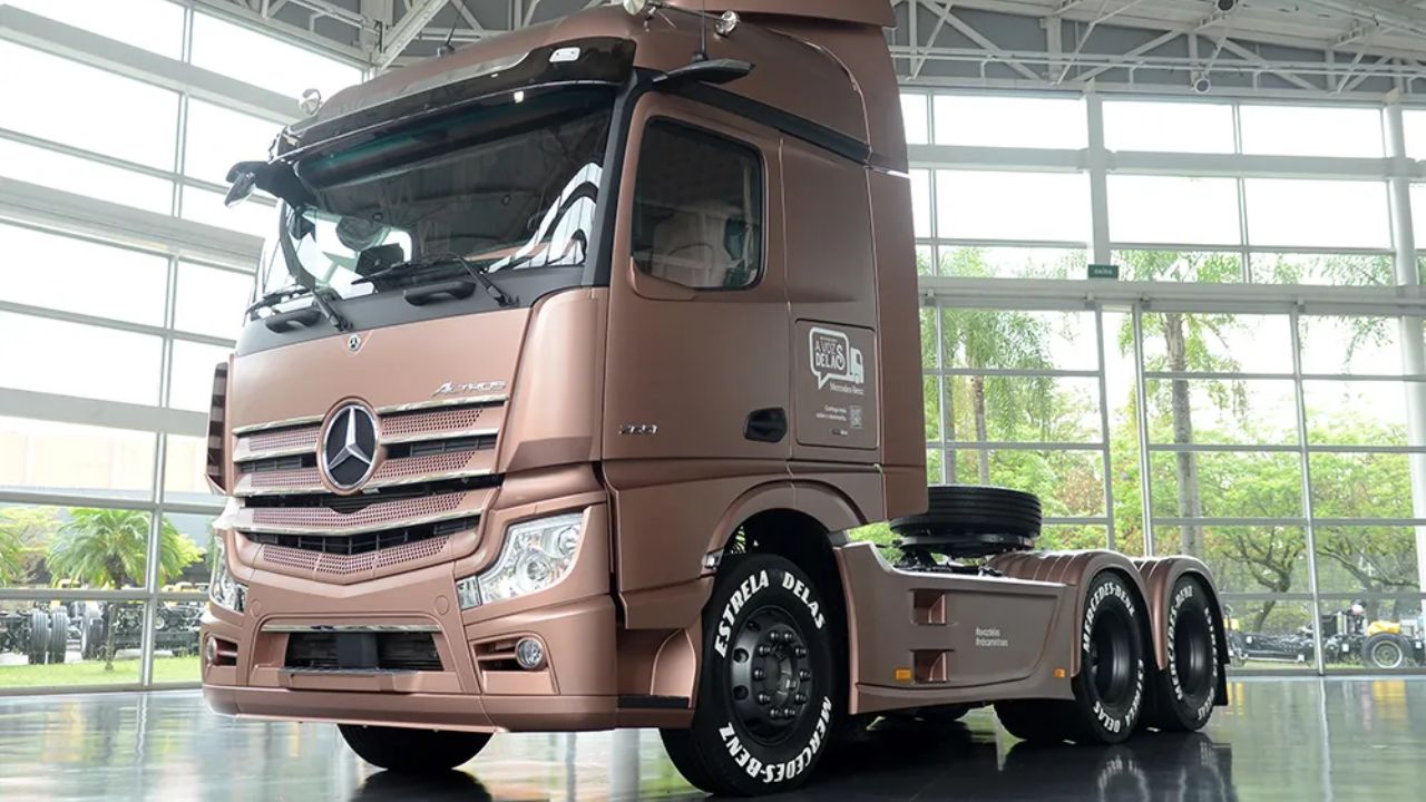 Actros Estrela Delas: o primeiro caminhão do mundo feito para mulheres