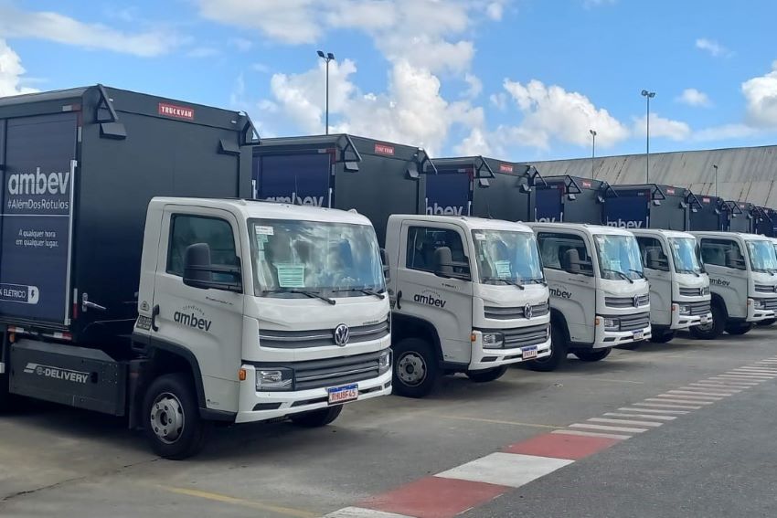 Caminhões elétricos aceleram no Brasil e ganham espaço além da logística urbana