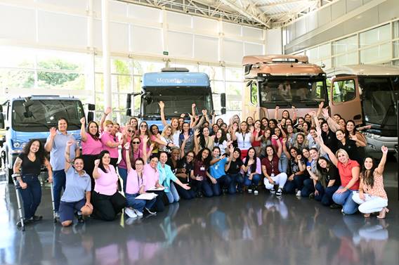 Mercedes-Benz amplia foco do Movimento A Voz Delas também para mulheres do setor de ônibus