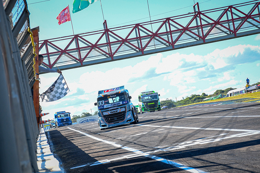 Joãozinho Santa Helena e Bruno Manica vencem o troféu Speedmax em Rivera